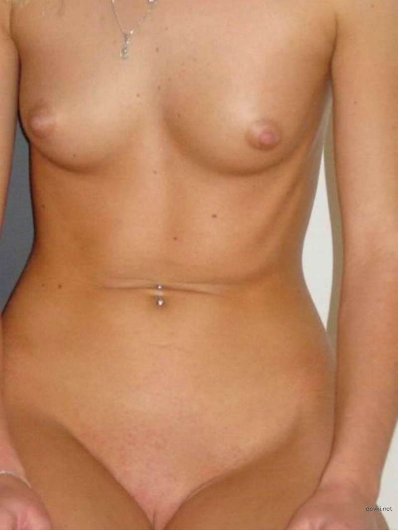 Skinny Blonde Shows Pussy Explicitly