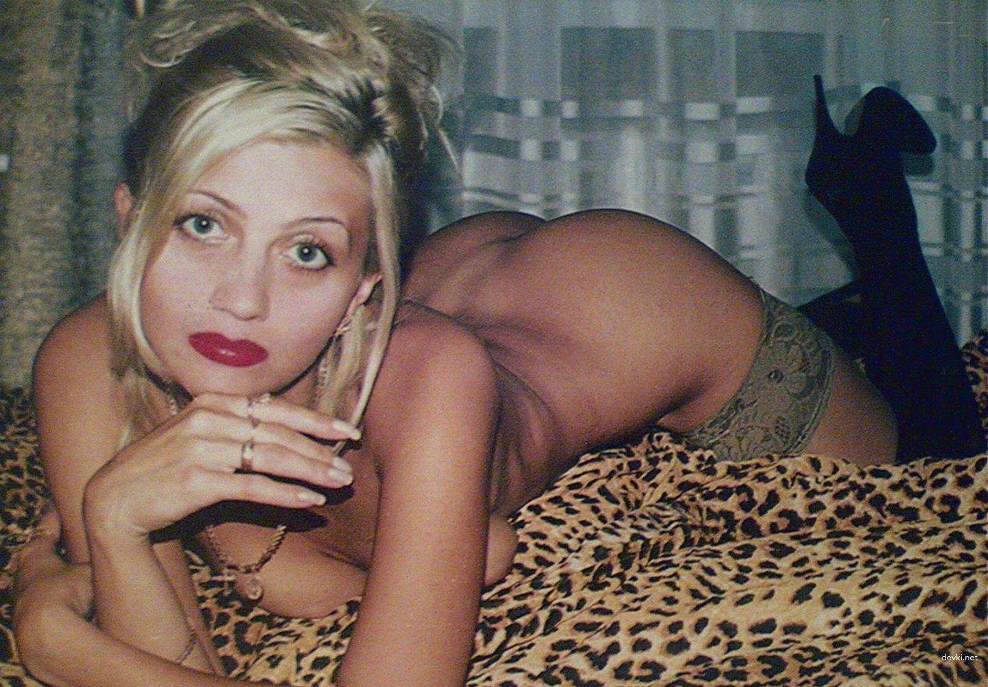 Seductive Mature Blonde in Erotic Poses: Sensual and Explicit Photoshoot