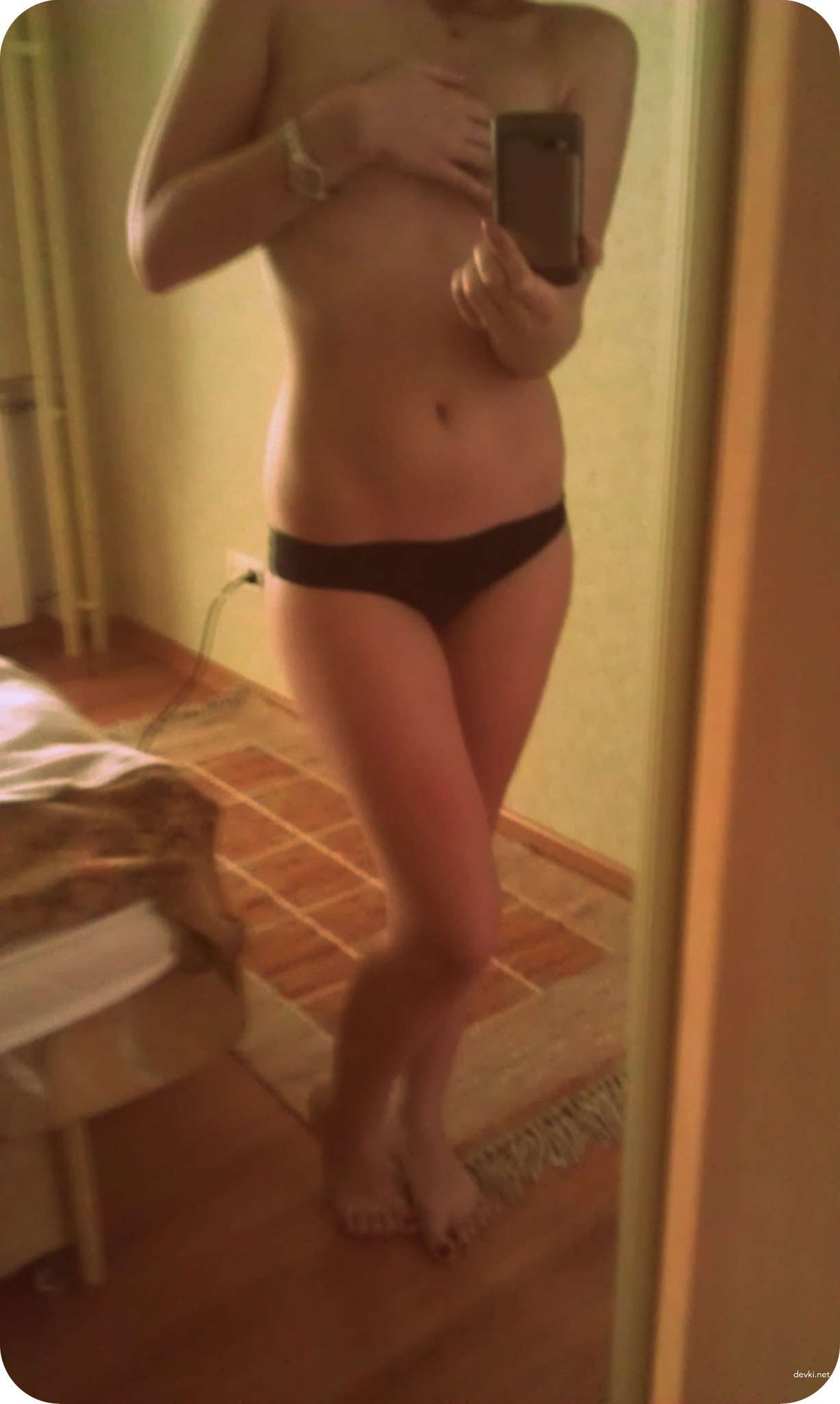 Sensual Beauty: Hot Babe in Light Erotic Pose