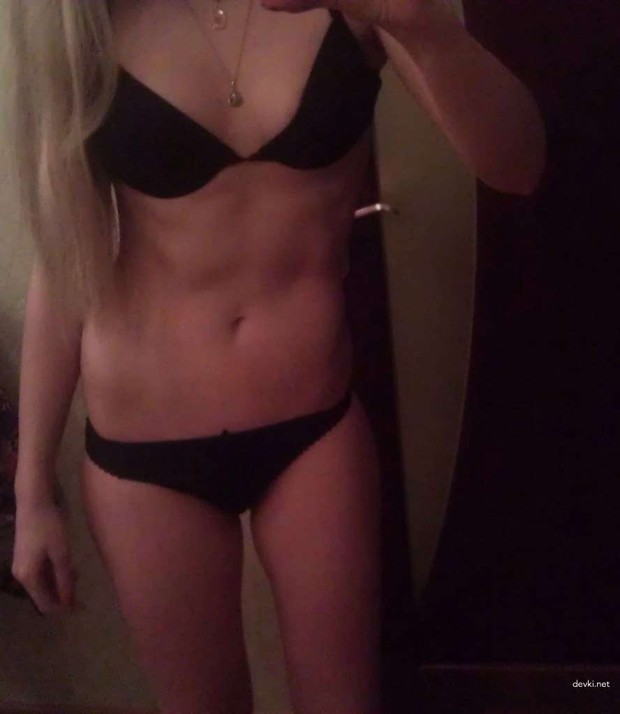 Sensual Beauty: Hot Babe in Light Erotic Pose