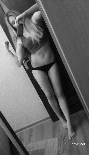 Sensual Beauty: Hot Babe in Light Erotic Pose