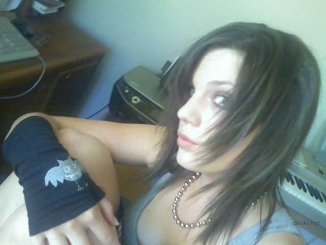 Redhead Girl's Personal Porn Archive - Explicit Amateur Photos