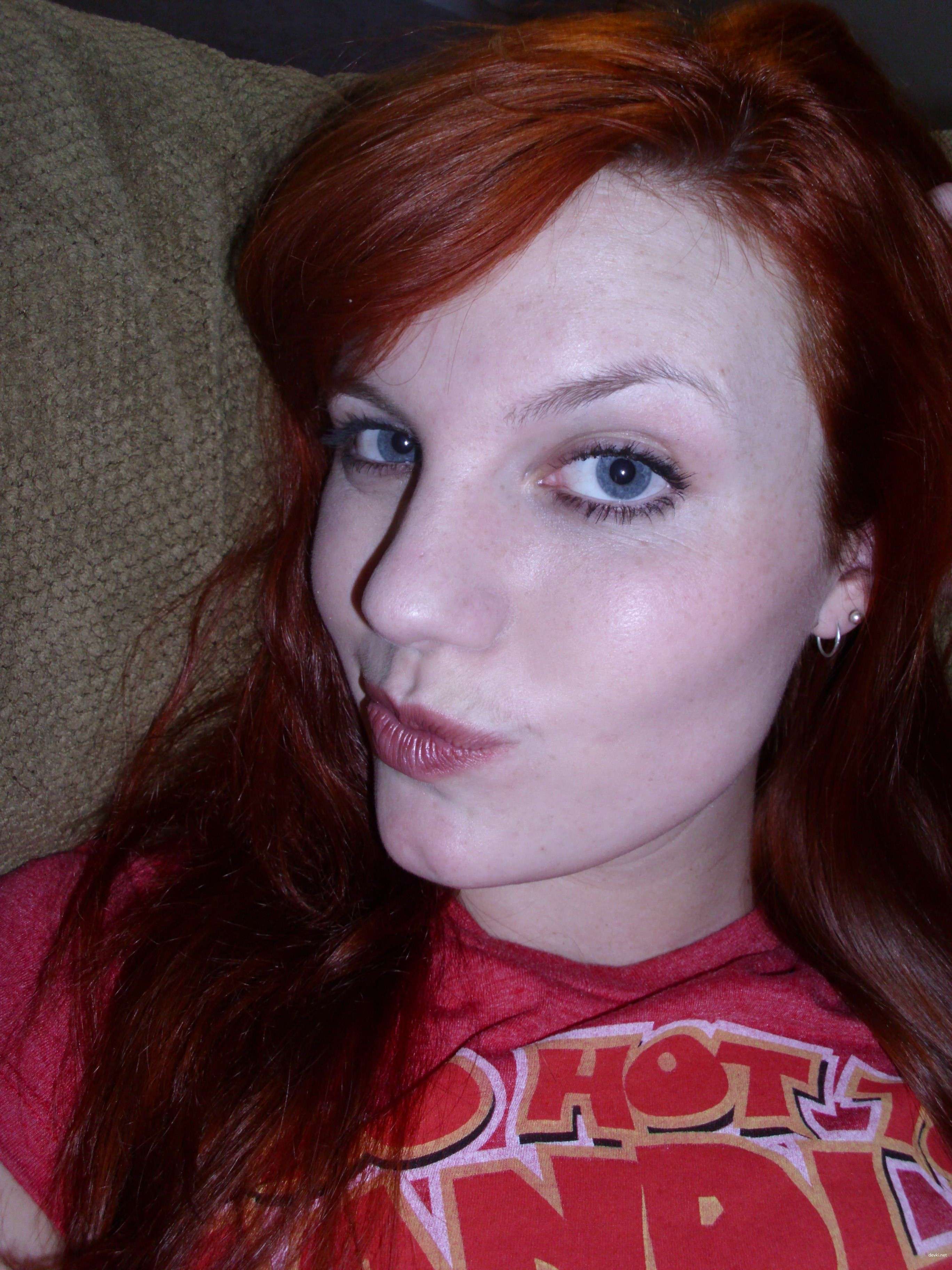 Redhead Girl's Personal Porn Archive - Explicit Amateur Photos
