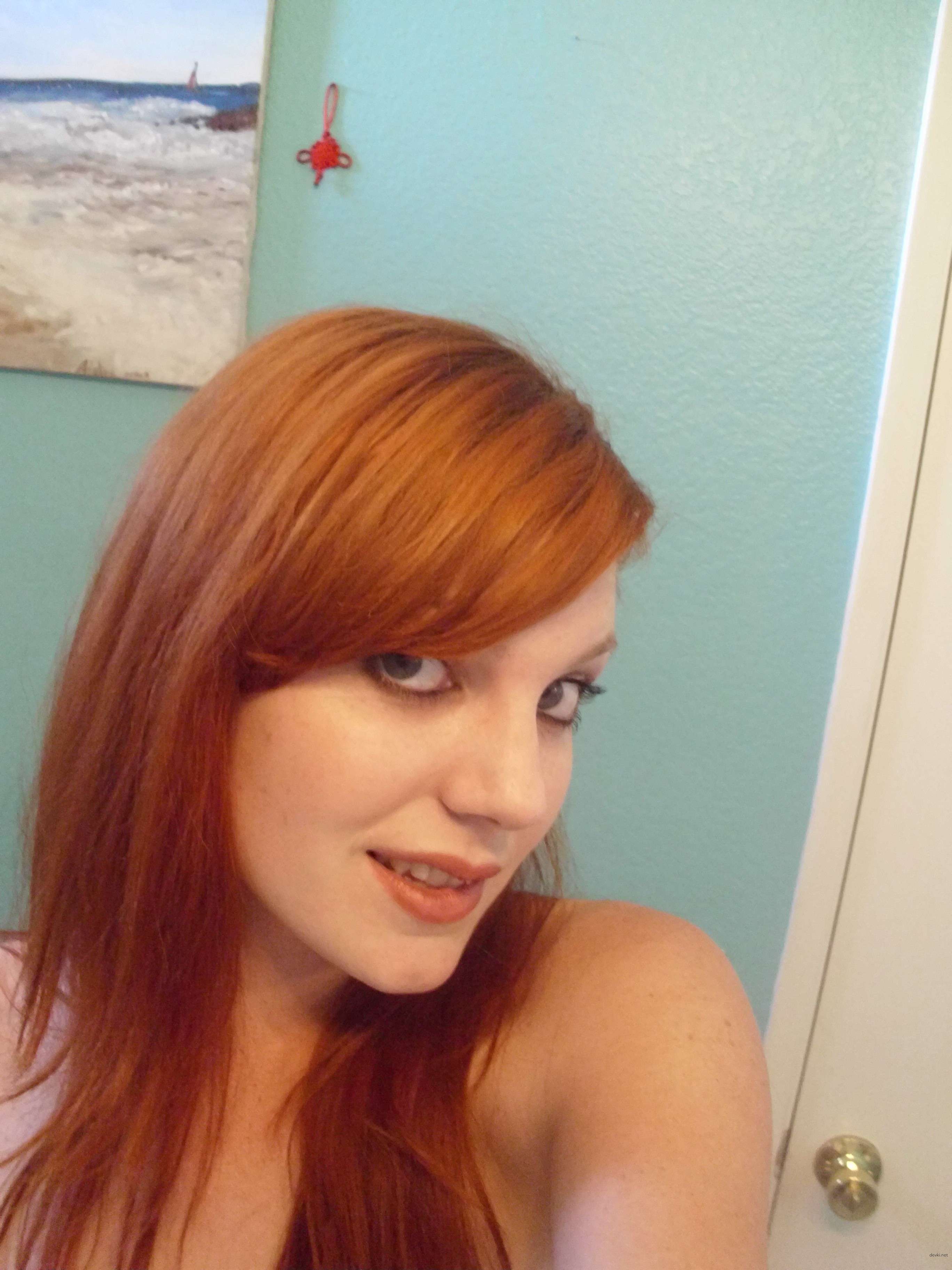 Redhead Girl's Personal Porn Archive - Explicit Amateur Photos