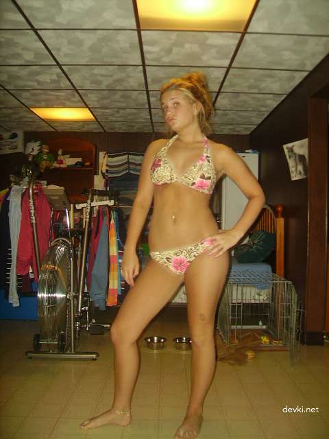 Attractive Girl Poses Nude: Explicit Photo Shoot with Naked Young Woman