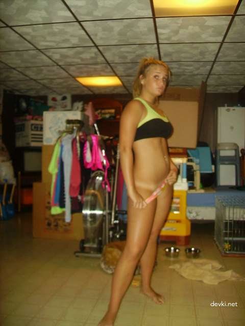 Attractive Girl Poses Nude: Explicit Photo Shoot with Naked Young Woman