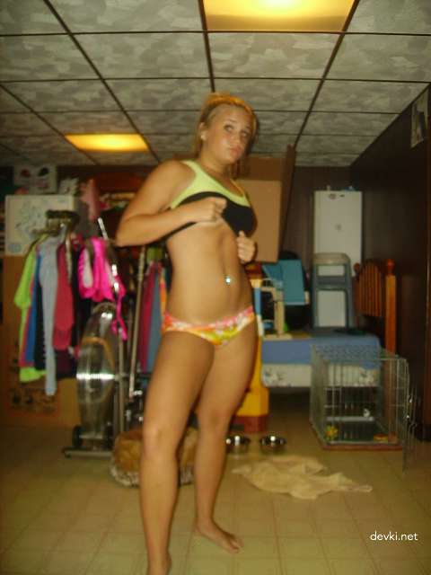 Attractive Girl Poses Nude: Explicit Photo Shoot with Naked Young Woman