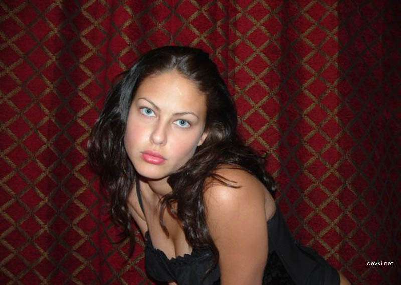 Intimate Home Photos of Girlfriend: Explicit and Provocative Shots