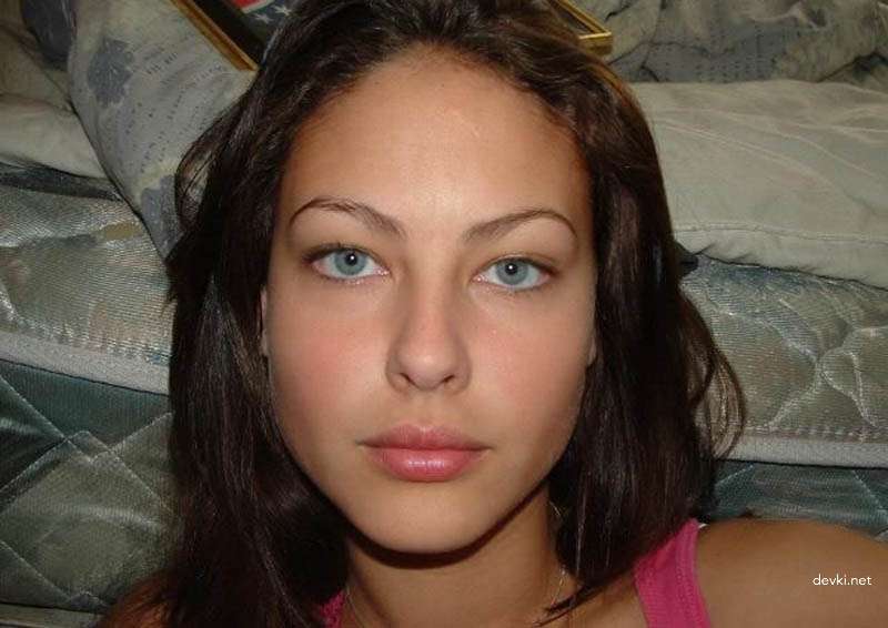 Intimate Home Photos of Girlfriend: Explicit and Provocative Shots