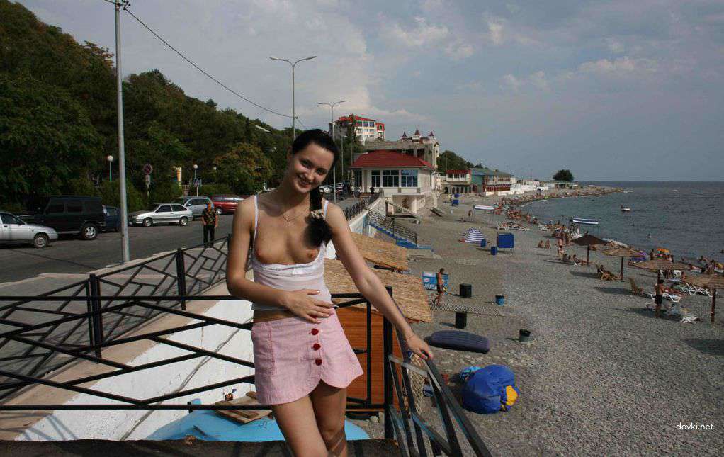 Amateur Erotic Vacation Photos: Hot and Steamy Beach Getaway!
