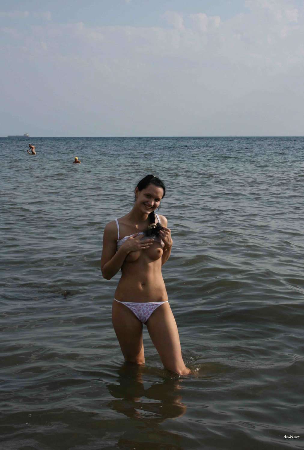 Amateur Erotic Vacation Photos: Hot and Steamy Beach Getaway!