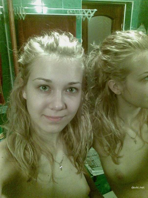 Sensual Photos of a Young Acquaintance - Explicit Erotic Images