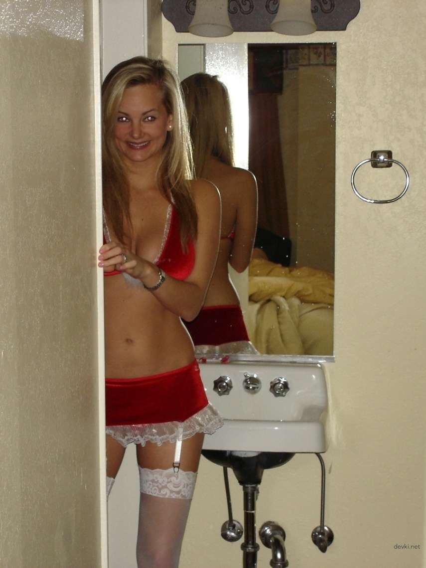 Sultry Babe Poses and Deepthroats Cock in Explicit Photoshoot