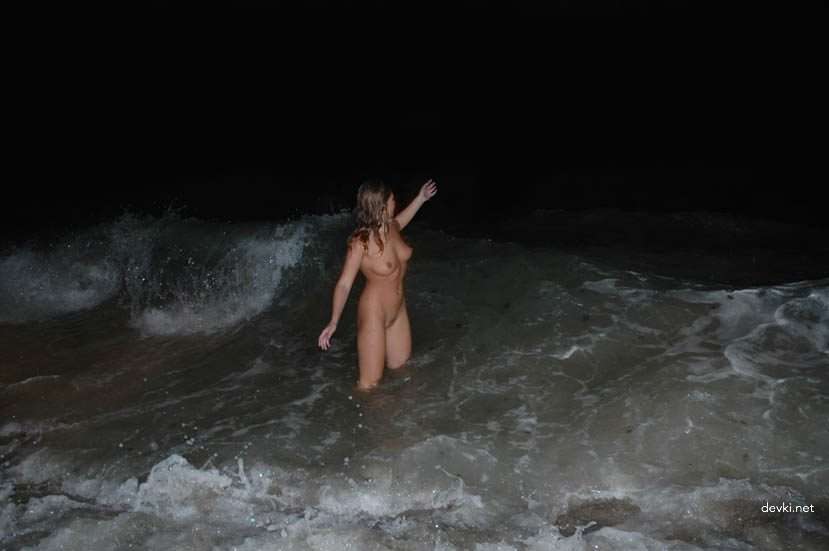 Steamy Night Beach Photos of Girlfriends - Explicit Erotic Shots