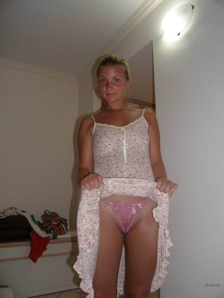 Naked Blowjob in Hotel Room: Hot Amateur Sucking Dick
