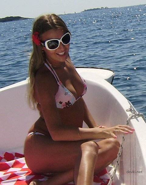 Young Wife Sucks Cock: Explicit Blowjob Action