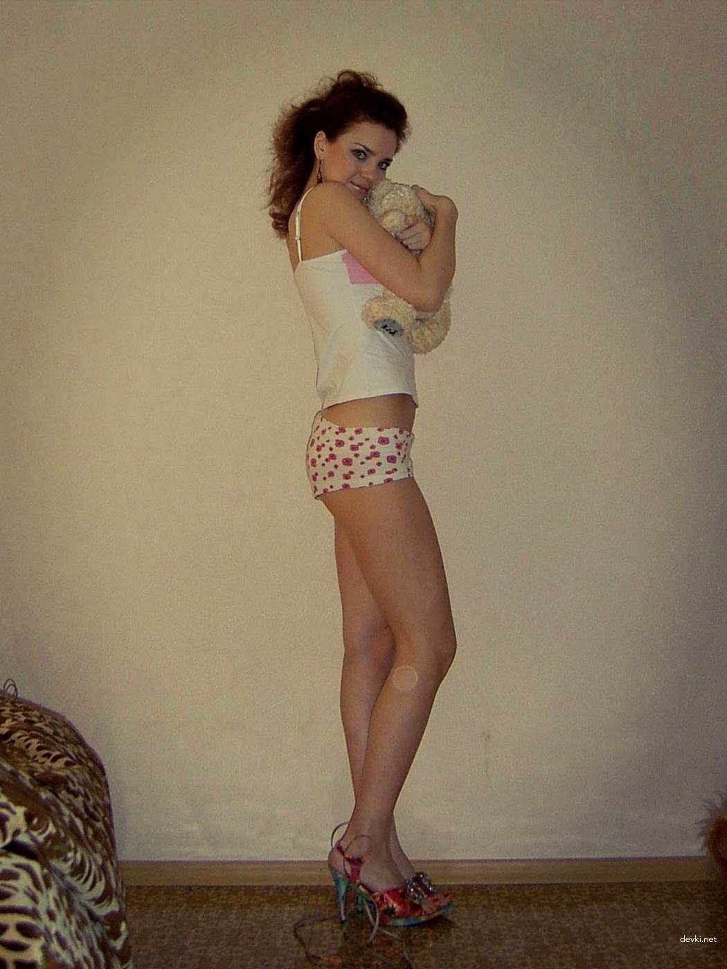 Amateur Photo of Redhead Girlfriend: Explicit and Bold
