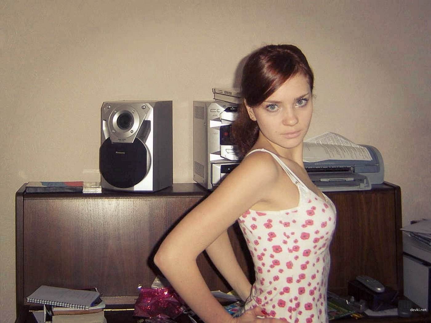 Amateur Photo of Redhead Girlfriend: Explicit and Bold