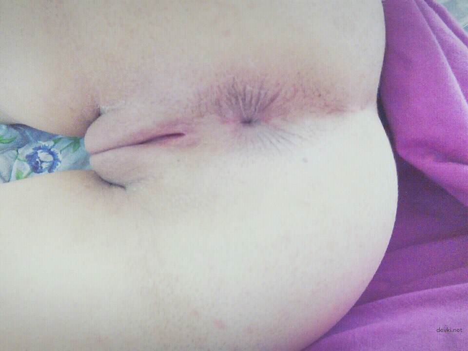 Hot Babes Showing Off Their Pussies: Uncensored Photos