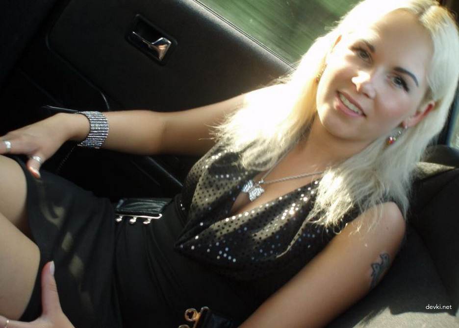 Stunning Blonde Amateur Photos: Explicit Shots of Gorgeous Bombshell