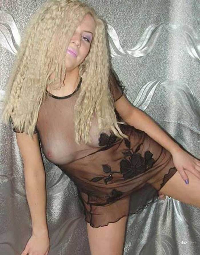 Naked Beauty with Stunning Body on Bed - Explicit Nude Photo