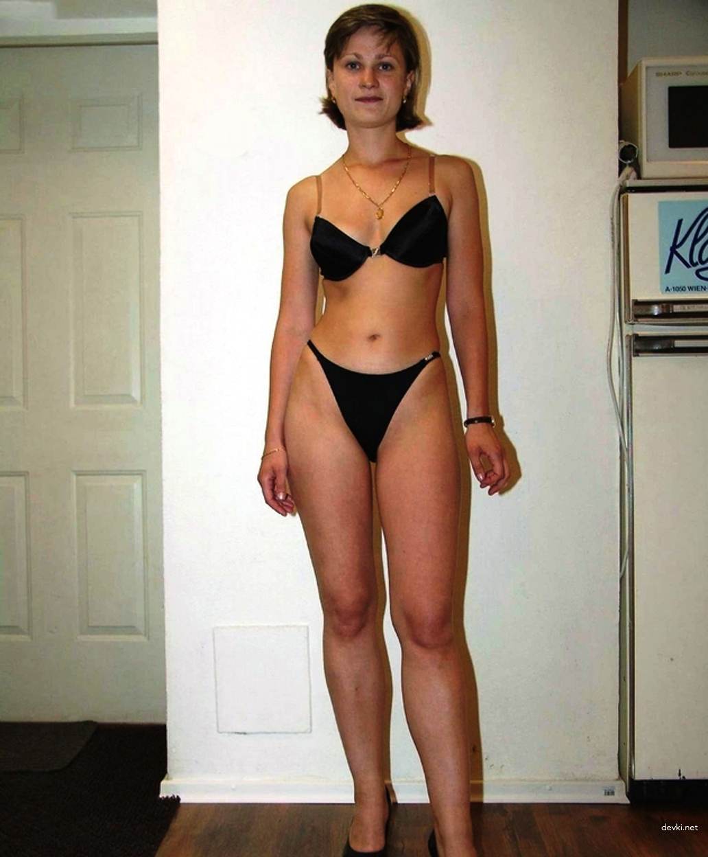 Secretary Poses Nude: Explicit Office Photoshoot for Maximum Satisfaction