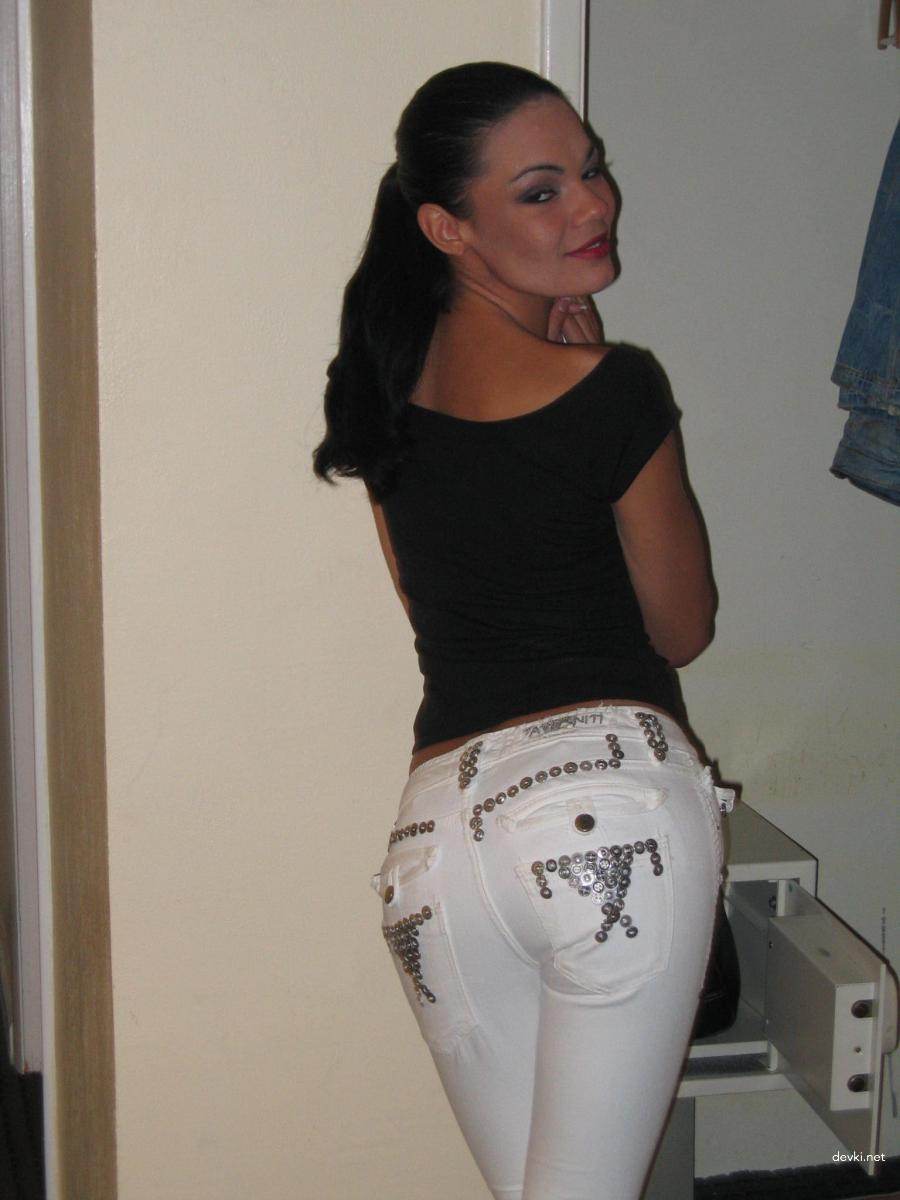 Sexy Brunette's Explicit Porn Album: Hot and Naughty XXX Photos