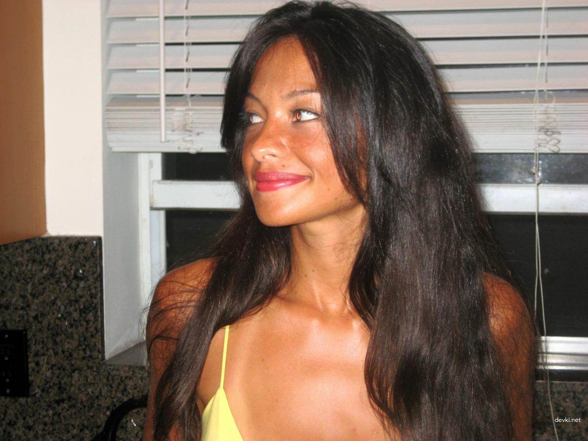 Sexy Brunette's Explicit Porn Album: Hot and Naughty XXX Photos