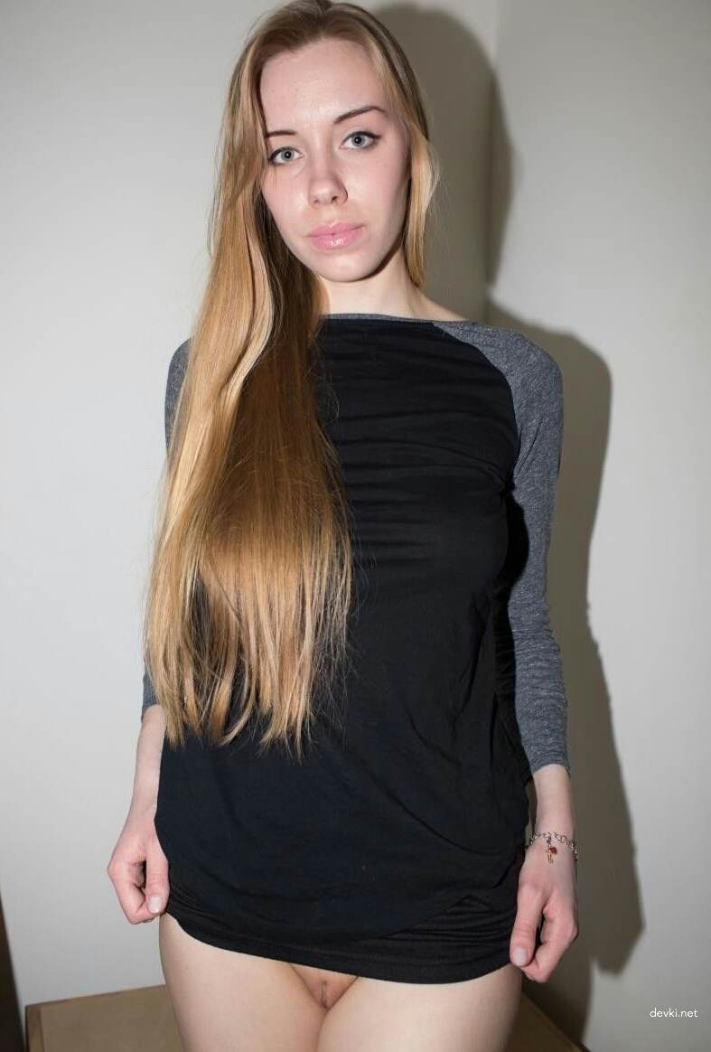 Explicit Private Erotica: Nude Girl Strips Off All Clothes