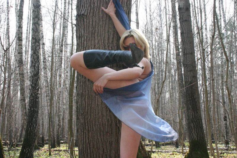 Blonde Strips Outdoors - Explicit Nude Photoshoot in Nature