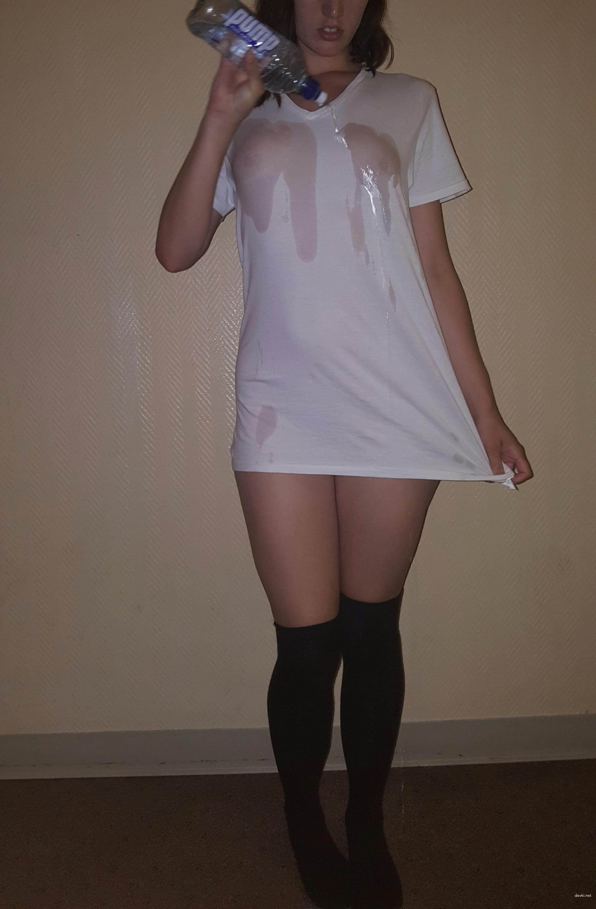 Girl in Golf Skirt Without Panties: Explicit Upskirt Photo