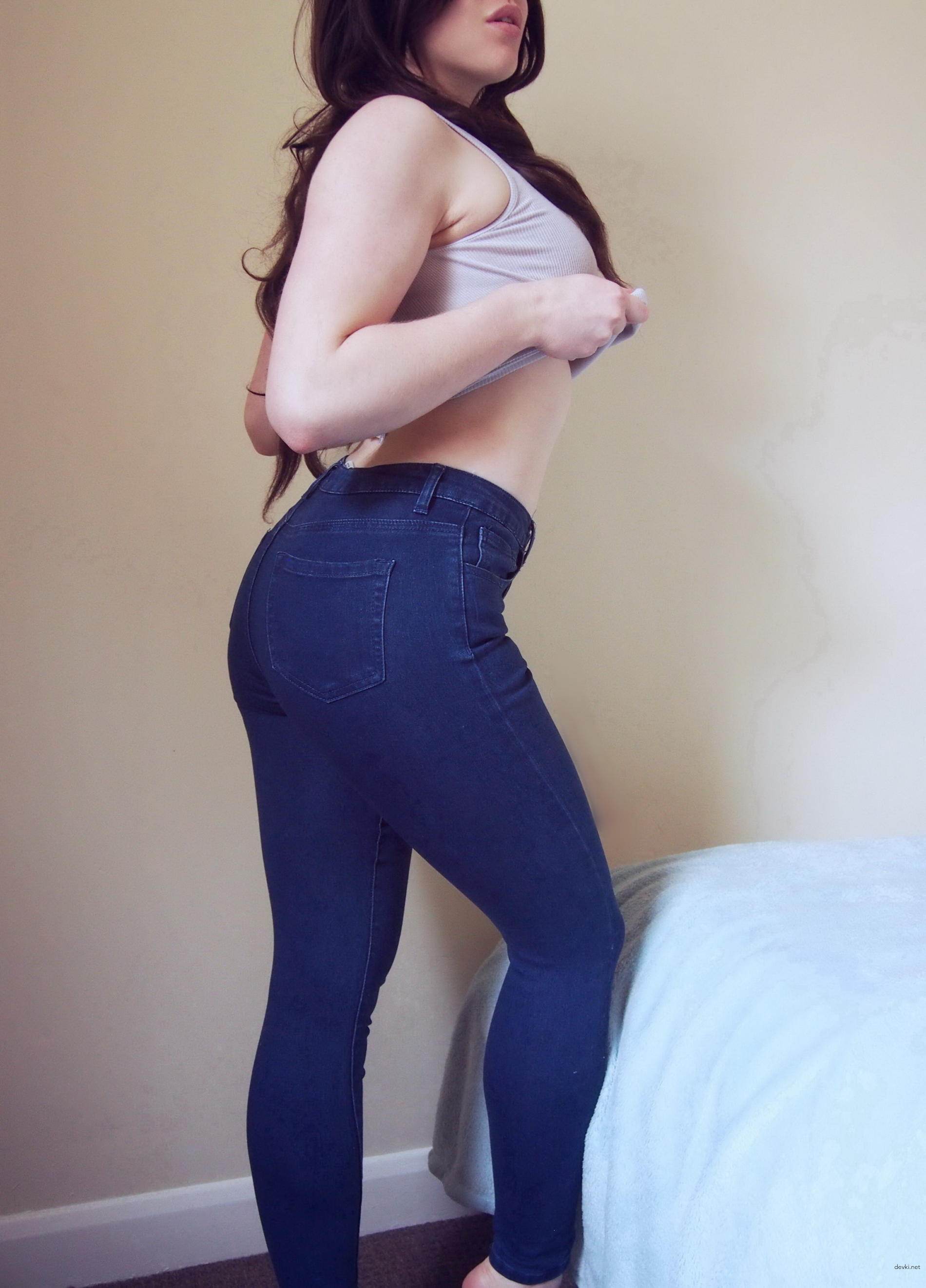 Amateur Porn: Busty Sex Bomb in Hardcore Homemade Fuck