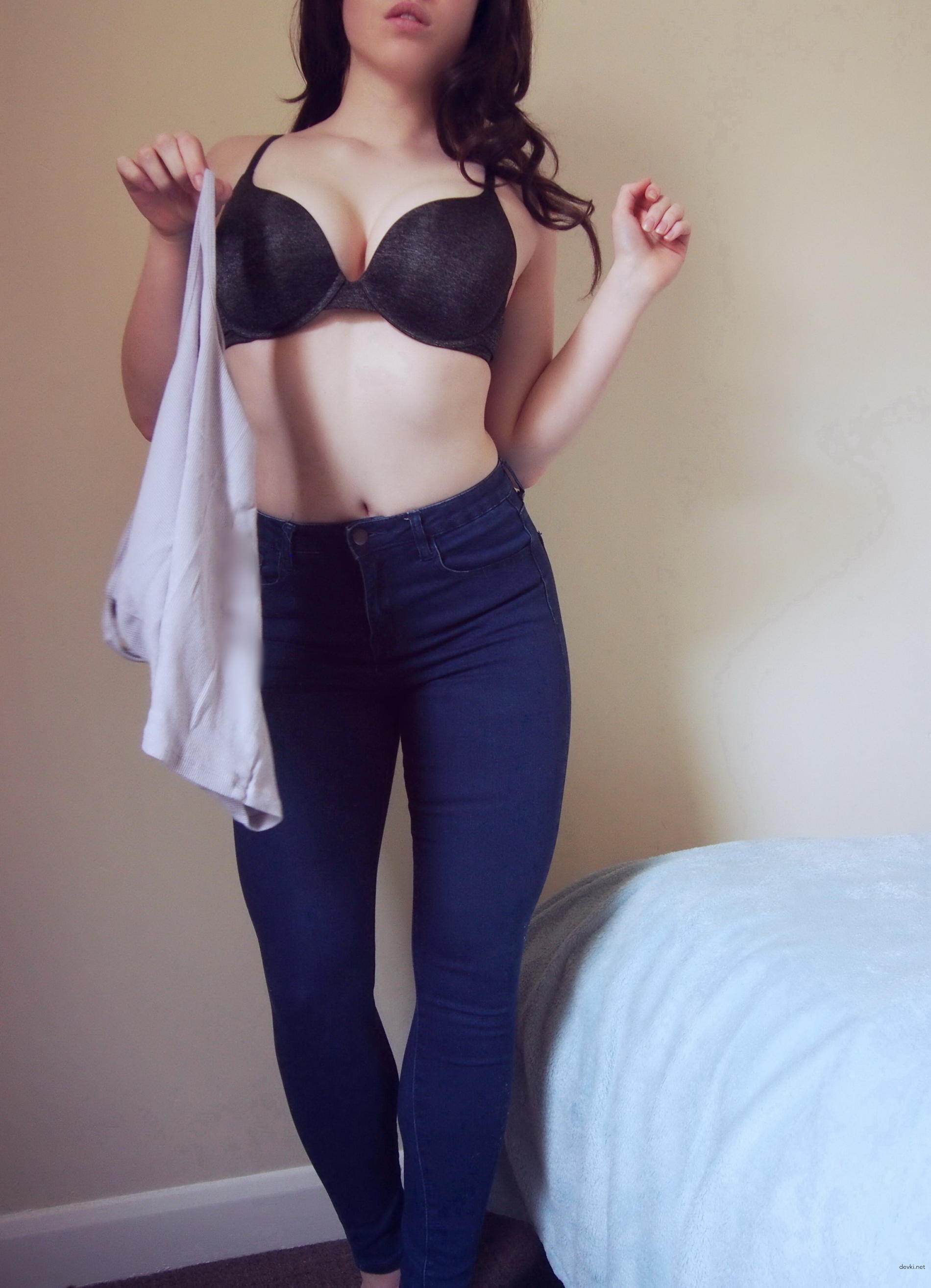 Amateur Porn: Busty Sex Bomb in Hardcore Homemade Fuck