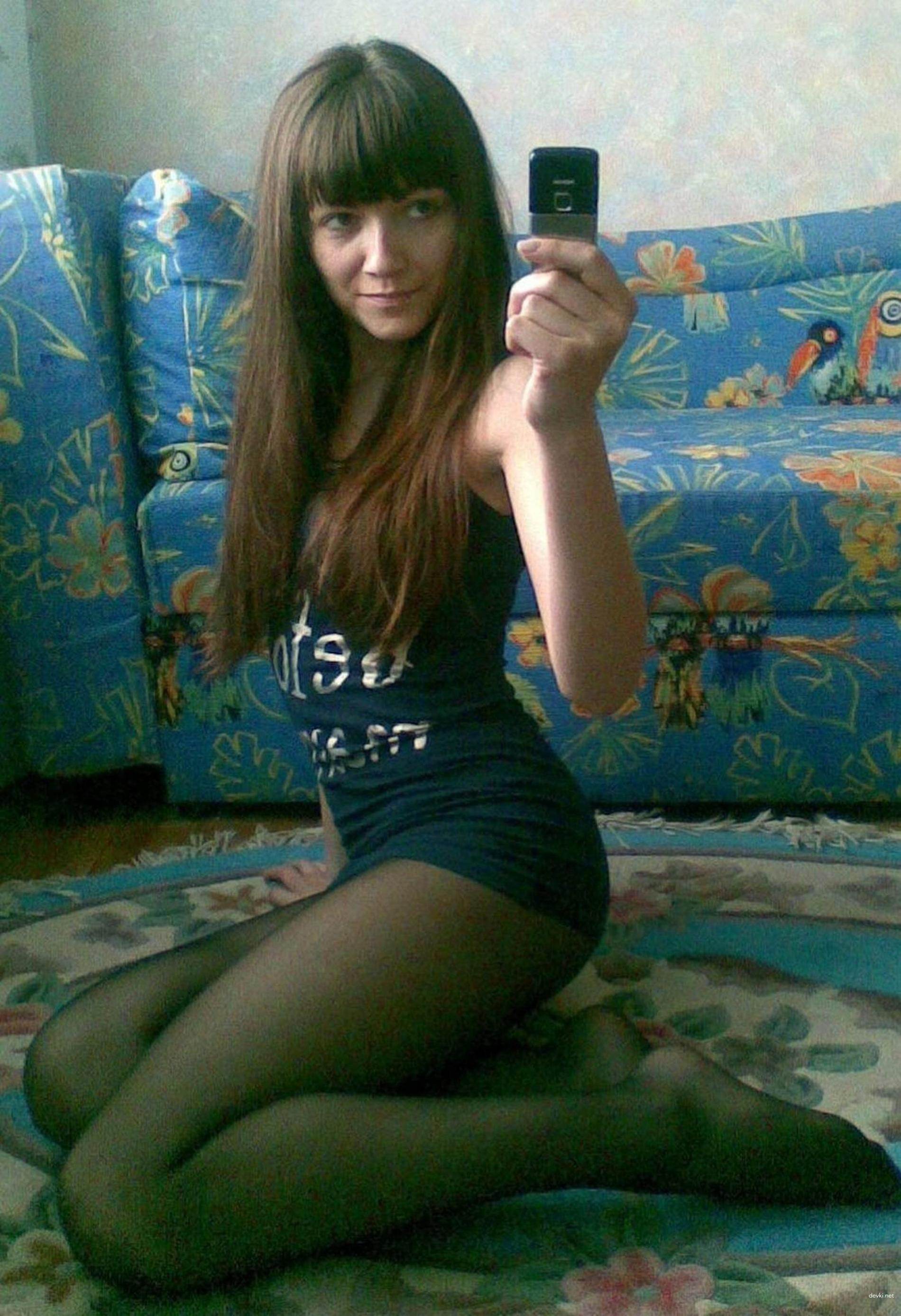 Hot Home Selfies of Cute Girl: Explicit and Seductive Photos