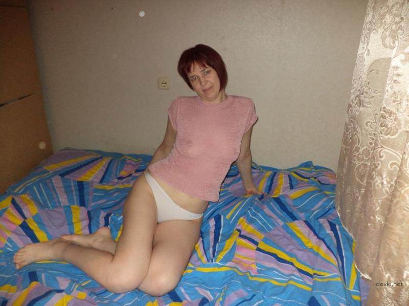 Explicit Home Photo of Mature Wife with Shaved Pussy
