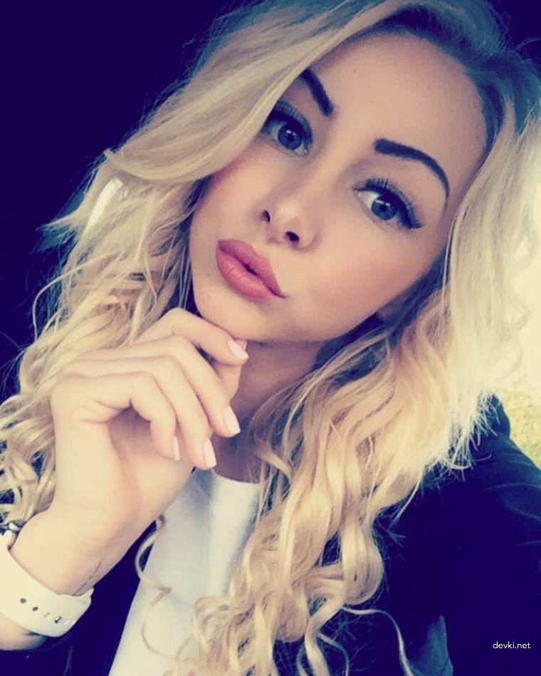 Hot Blonde with Stunning Body in Explicit Porn Photo