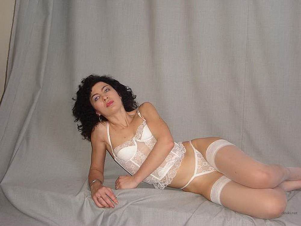 Sensual Bride in Erotic Photoshoot: Seductive Wedding Lingerie Exposed