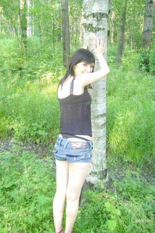 Woman Poses Nude in Nature: Explicit Outdoor Photoshoot