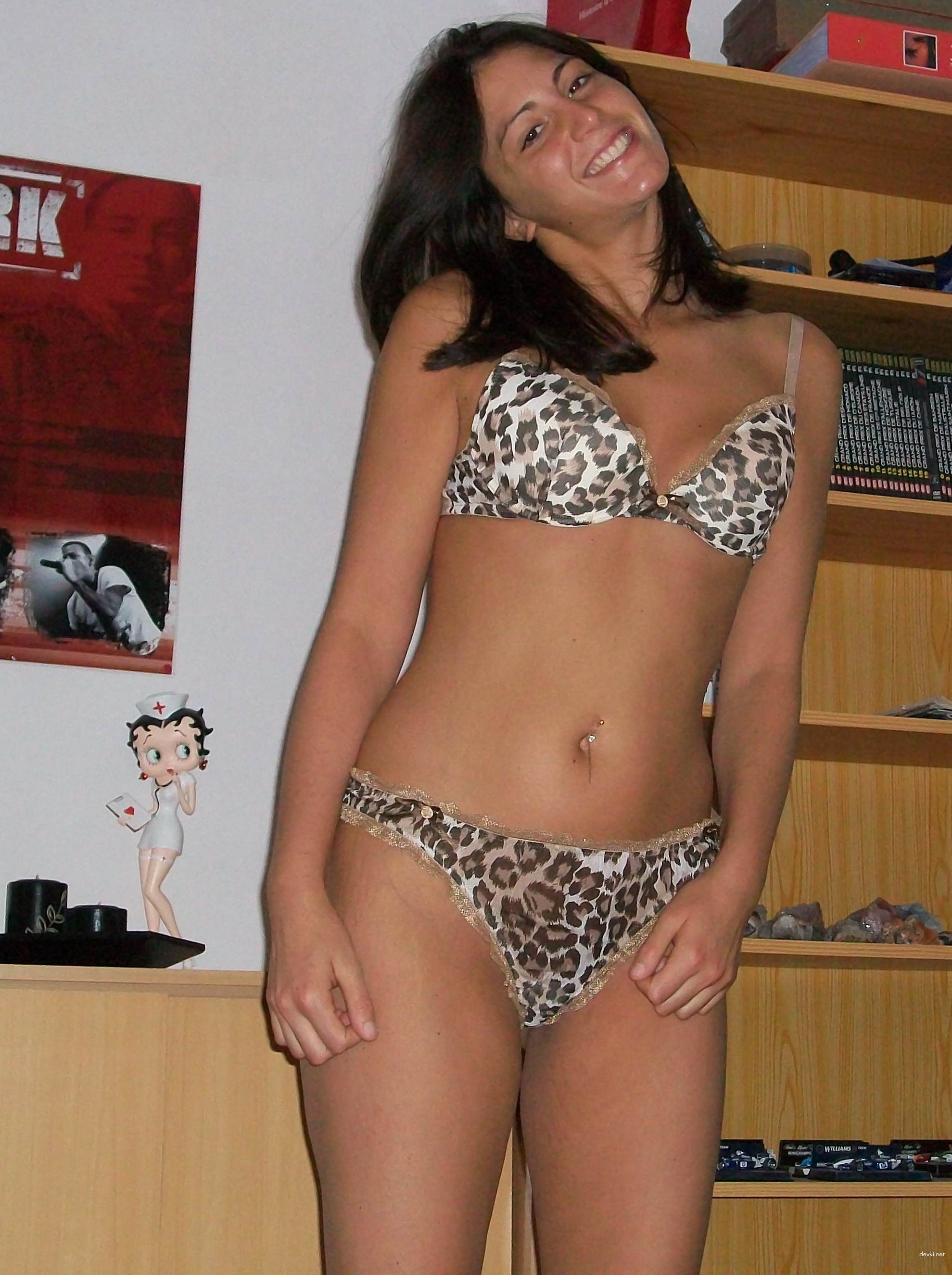 Hot Girl's Steamy Sex Life Exposed: Explicit XXX Photos