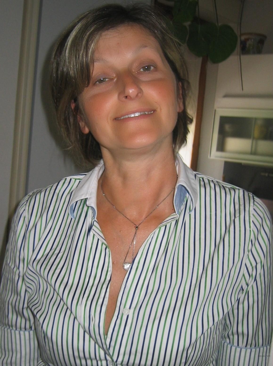 Mature Lady's Intimate Photos Part 2: Explicit and Bold Mature Woman Pictures