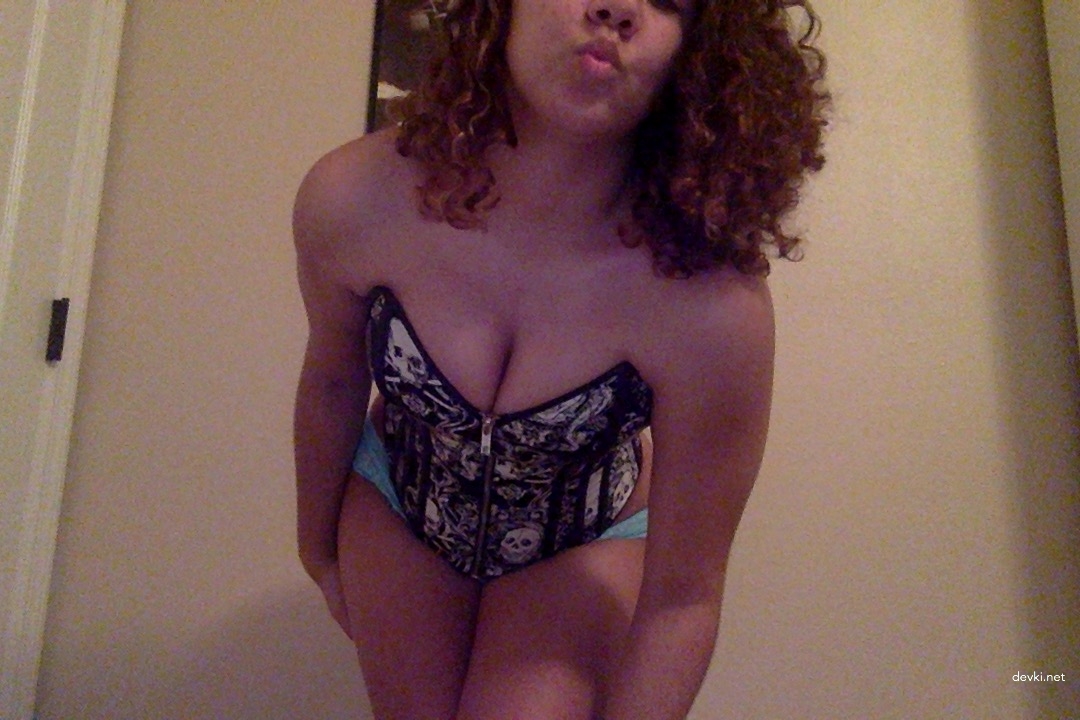 Sexy Curly-Haired Mulatto Nude: Hot and Explicit Photoshoot