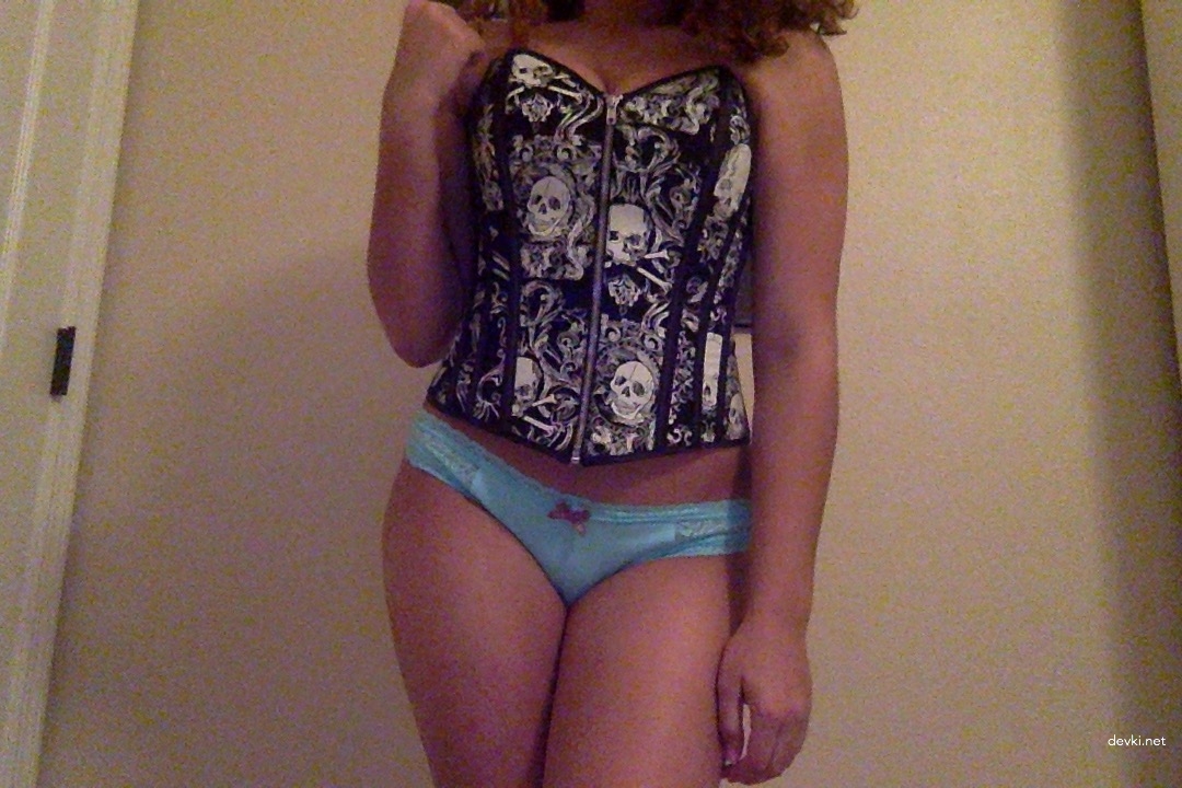 Sexy Curly-Haired Mulatto Nude: Hot and Explicit Photoshoot
