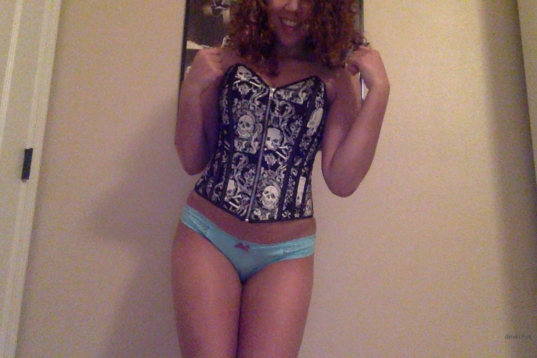 Sexy Curly-Haired Mulatto Nude: Hot and Explicit Photoshoot
