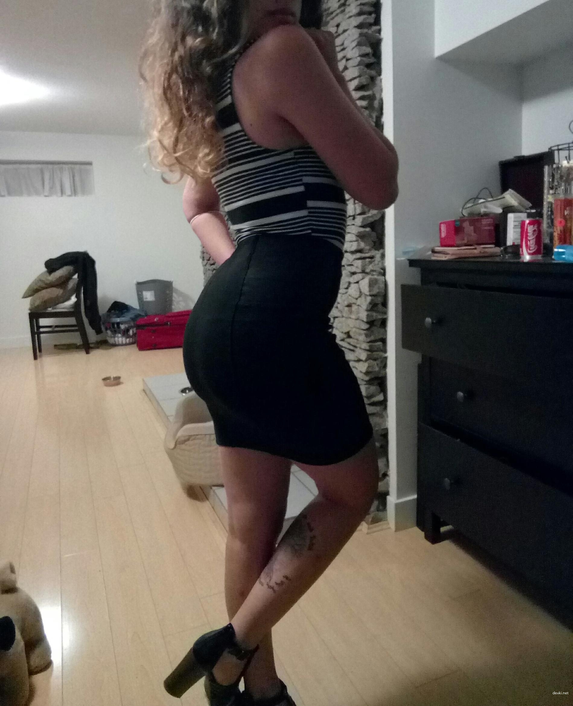 Home Erotic Photoshoot: Sultry Selfies in Private Quarters