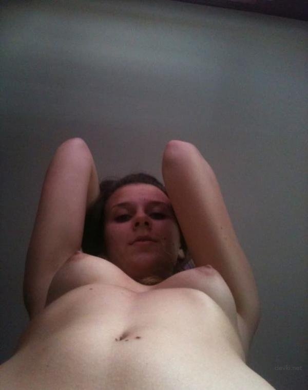 Hot Student Home Erotic Photos: Seductive College Girl Poses Naked