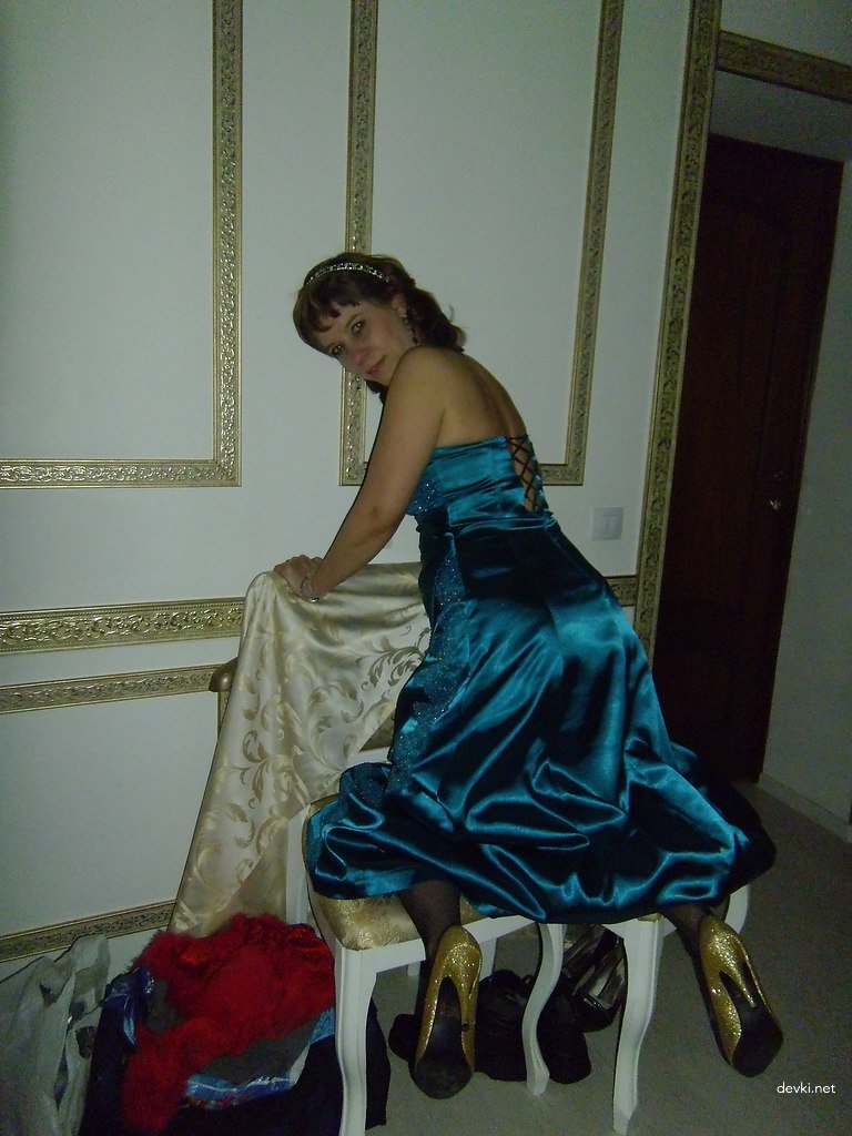 Explicit Mature Woman's Home Photos: Bold and Sensual Shots