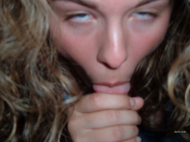 Sultry Babe Poses and Deepthroats Cock for Horny Guy