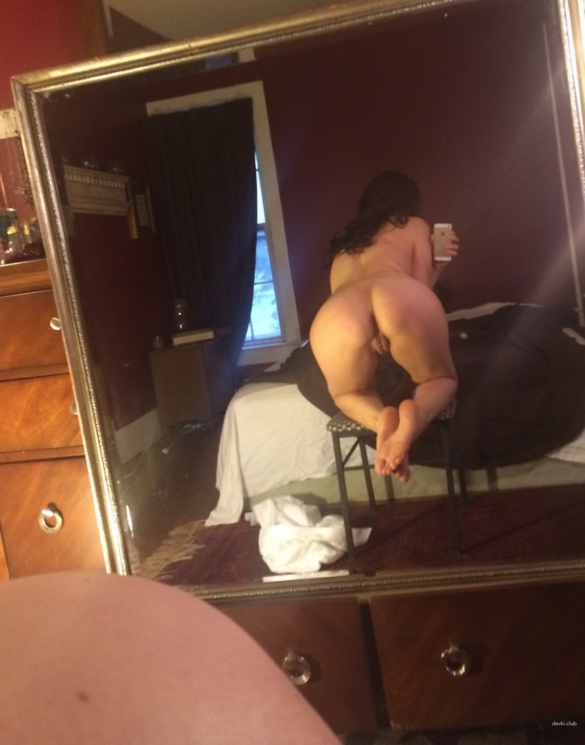 Mature woman takes explicit selfies - Russian milf amateur photo