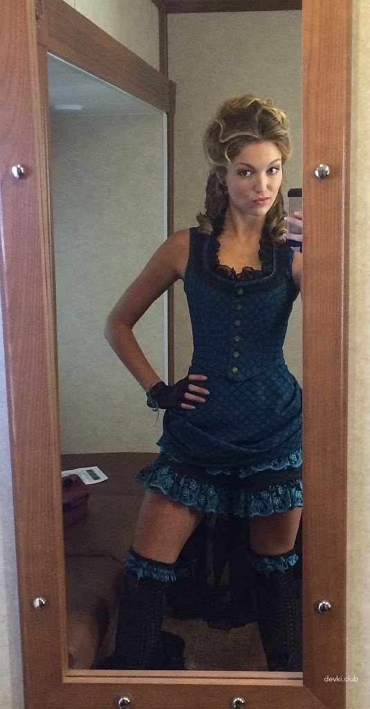Hot Young Girl Takes Sexy Selfie - Stunning Beauty Captured