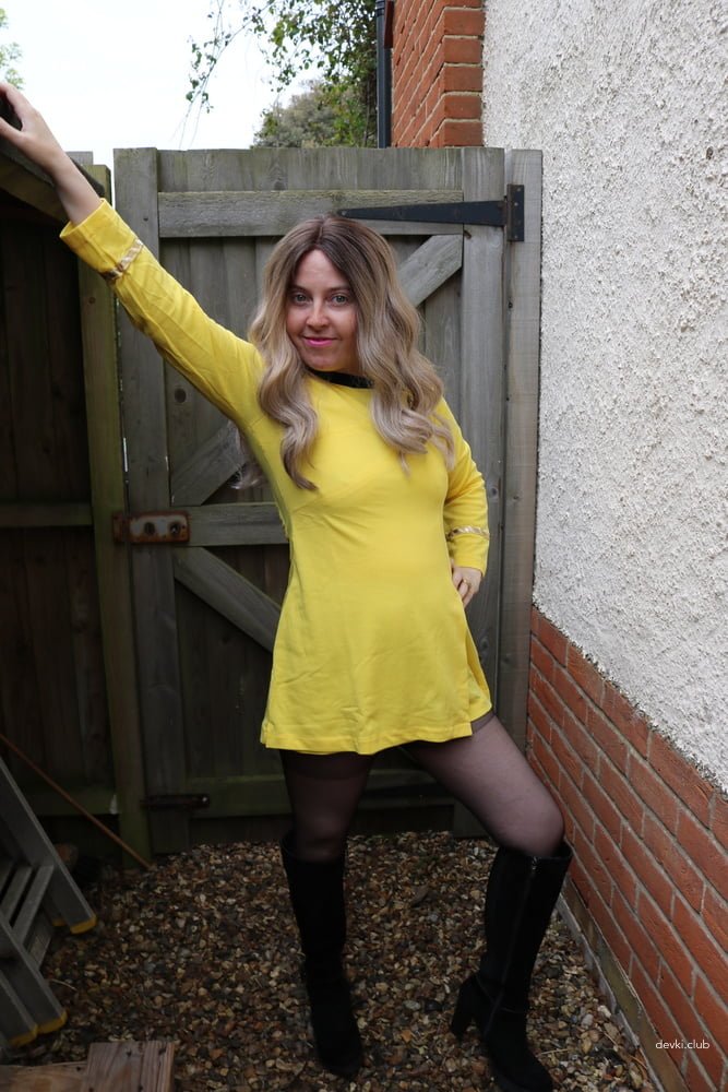 Seductive Woman in Wig: Sultry Blonde Beauty Poses Topless - Erotic Photo Shoot